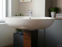 Pedestal sinks
