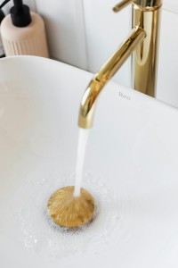 Pedestal sinks